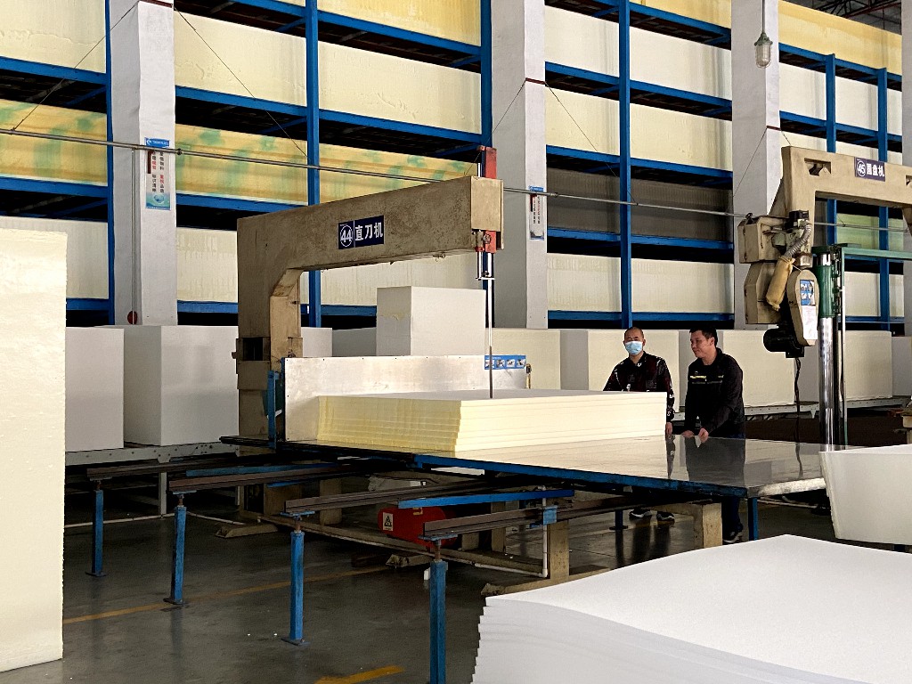 wholesale mattress factory foam cutting